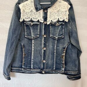 dkin jeans jacket with lace front trim  4 front pockets size 2X 80% cotton 2%spa